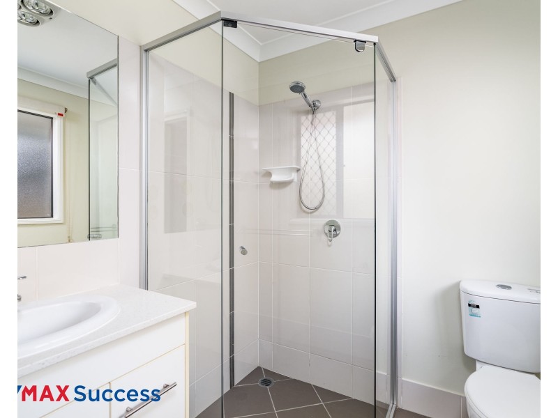 2/18 Willowburn Drive, Rockville QLD 4350