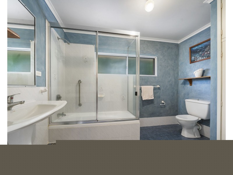 3 Owen Street, Mount Lofty QLD 4350