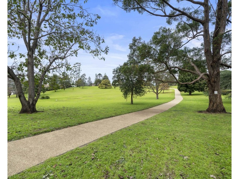 3 Owen Street, Mount Lofty QLD 4350