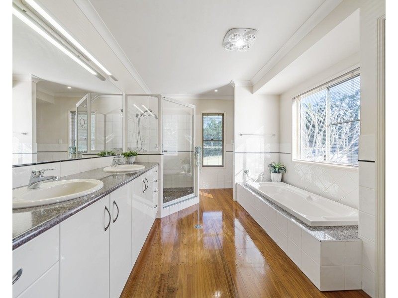 71 Osborn Road, Murphys Creek QLD 4352