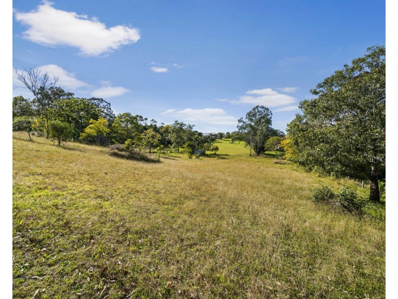 13 Vera Drive, Top Camp QLD 4350