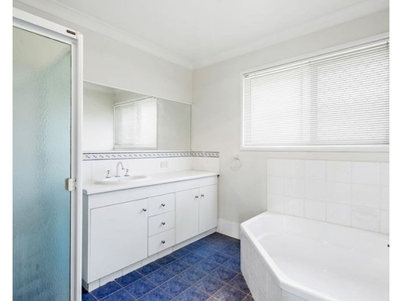 2/351 Spring Street, Kearneys Spring QLD 4350