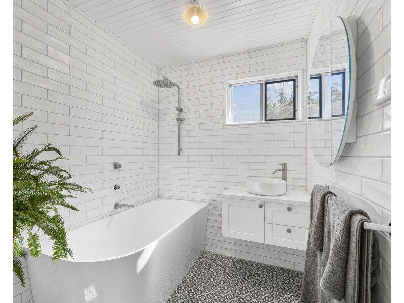 7 Spies Court, Mount Lofty QLD 4350