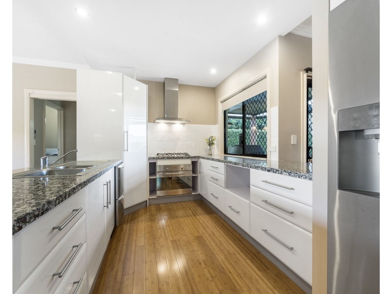 5 McCallum Court, Middle Ridge QLD 4350