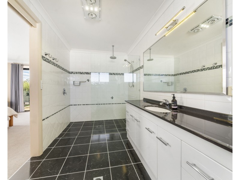 5 McCallum Court, Middle Ridge QLD 4350