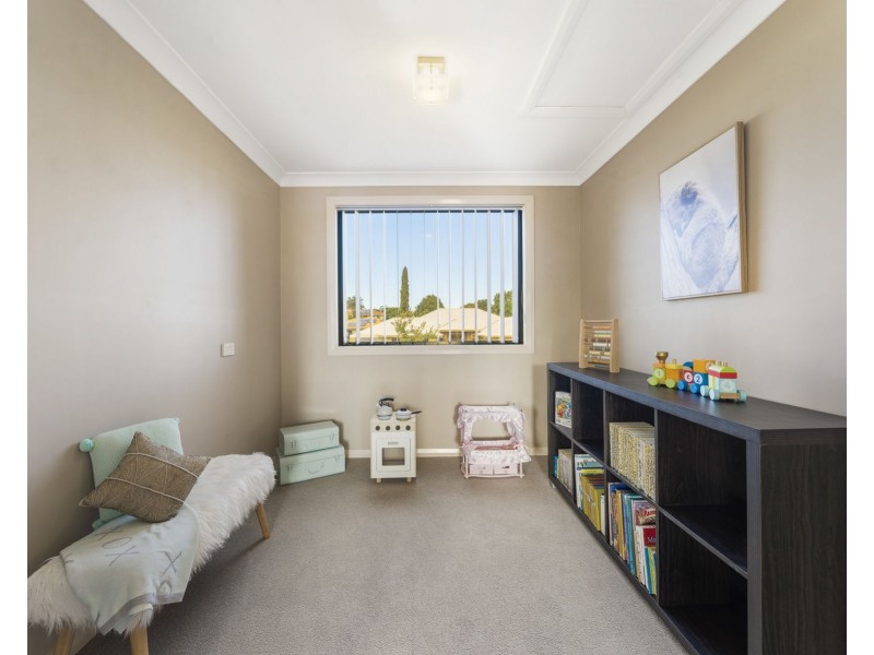 5 McCallum Court, Middle Ridge QLD 4350