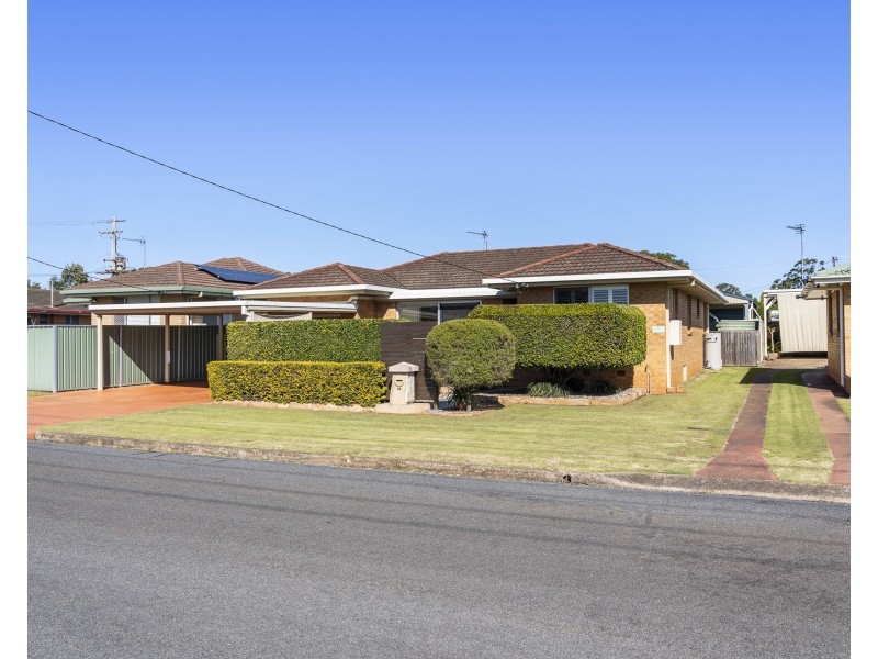 22 Matthews Street, Harristown QLD 4350