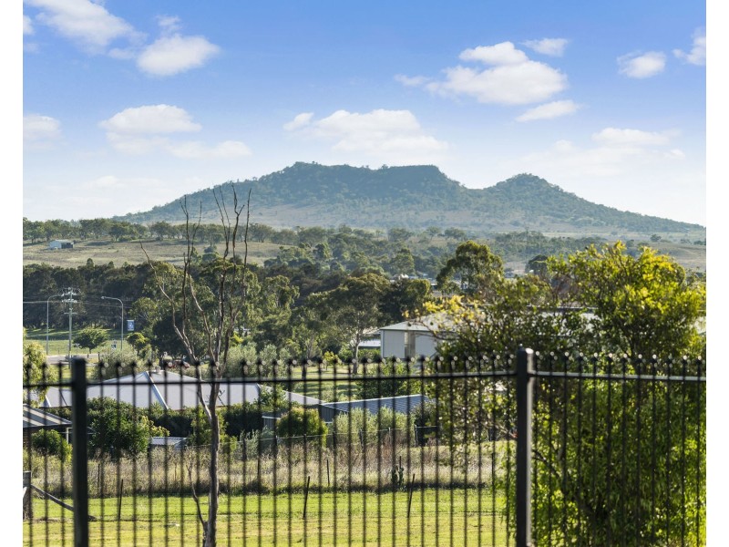 31 Treeline Drive, Gowrie Junction QLD 4352