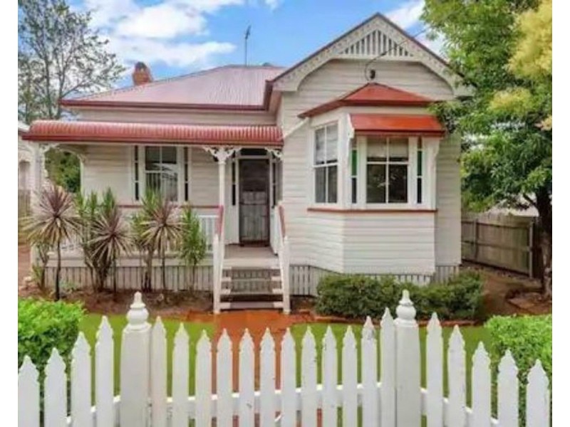 18 Stephen Street, South Toowoomba QLD 4350