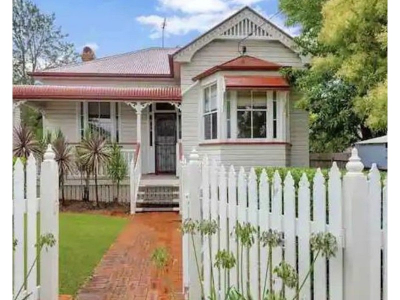 18 Stephen Street, South Toowoomba QLD 4350