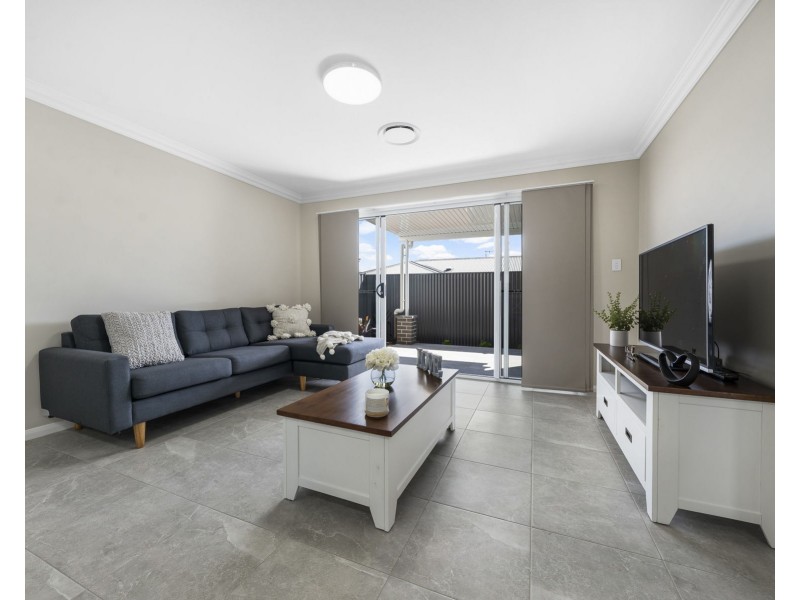 1/12 Kirklees Street, Newtown QLD 4350