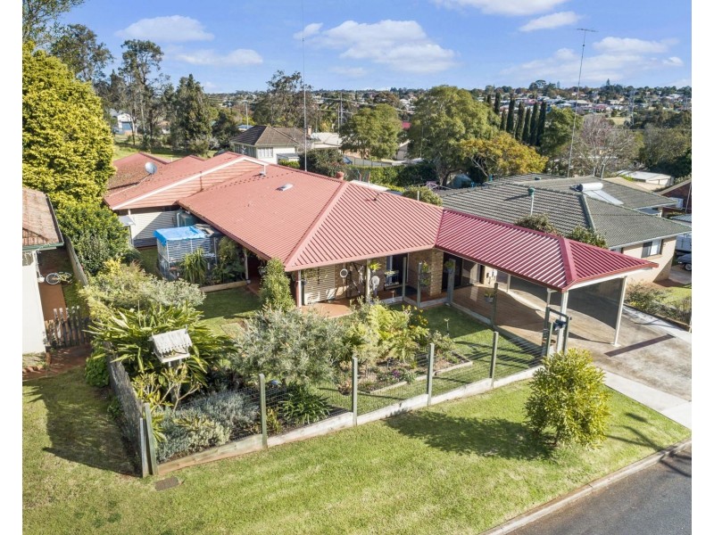 1/4 Dora Street, South Toowoomba QLD 4350