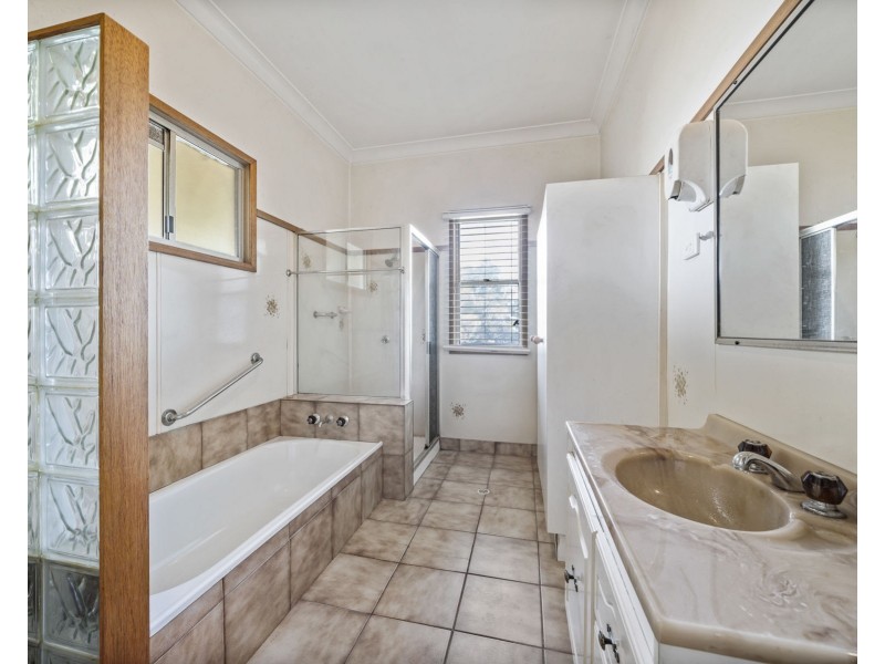232 Geddes Street, Centenary Heights QLD 4350