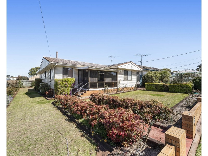 16 Bullock Street, Rockville QLD 4350