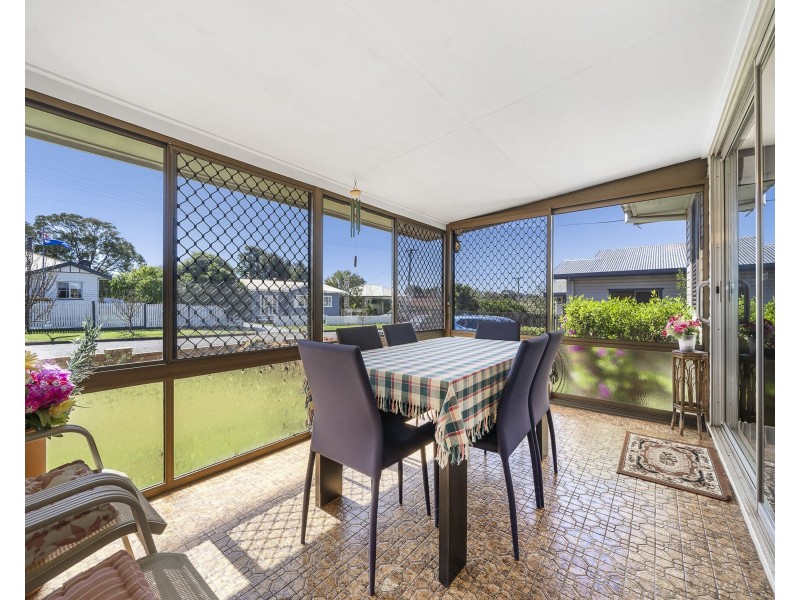 16 Bullock Street, Rockville QLD 4350