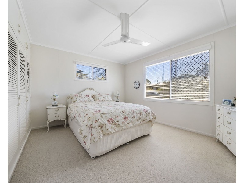 16 Bullock Street, Rockville QLD 4350