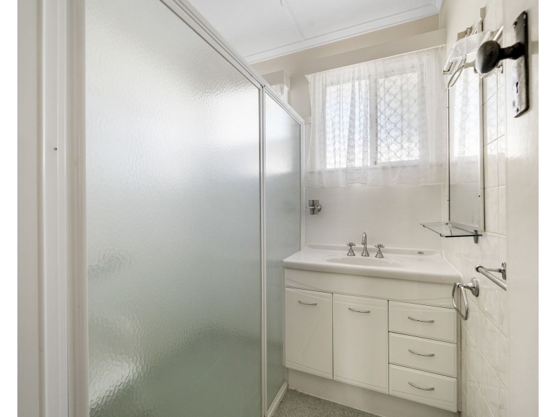 16 Bullock Street, Rockville QLD 4350