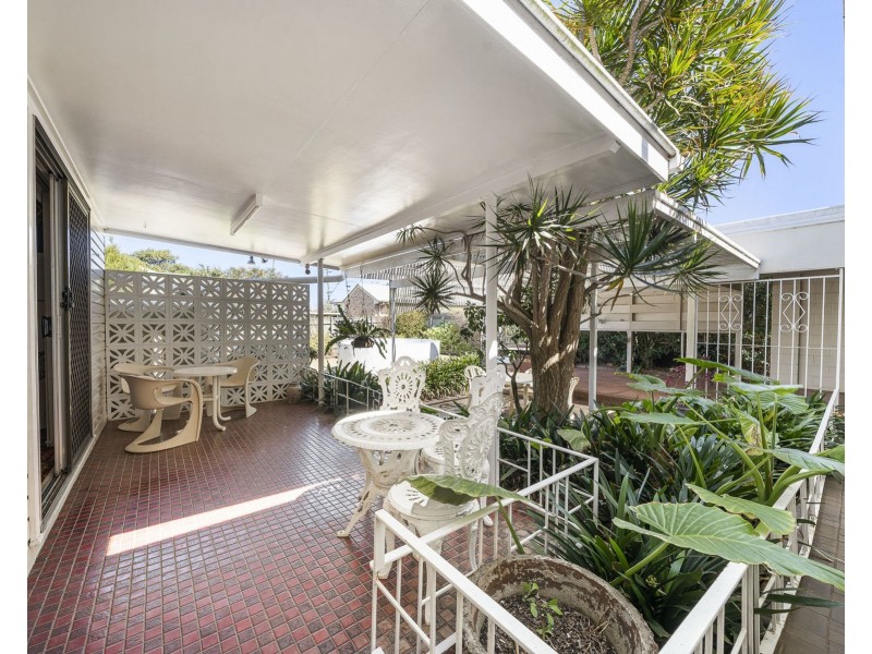 16 Bullock Street, Rockville QLD 4350