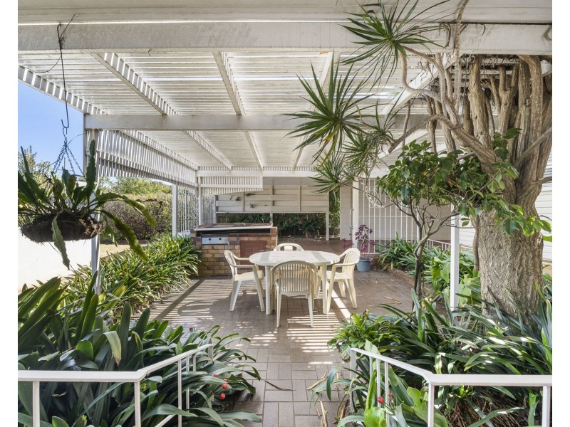 16 Bullock Street, Rockville QLD 4350