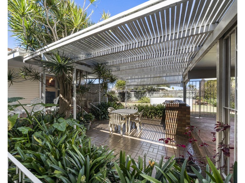 16 Bullock Street, Rockville QLD 4350