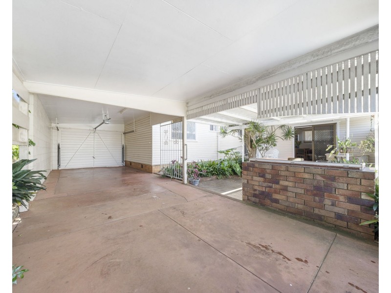 16 Bullock Street, Rockville QLD 4350