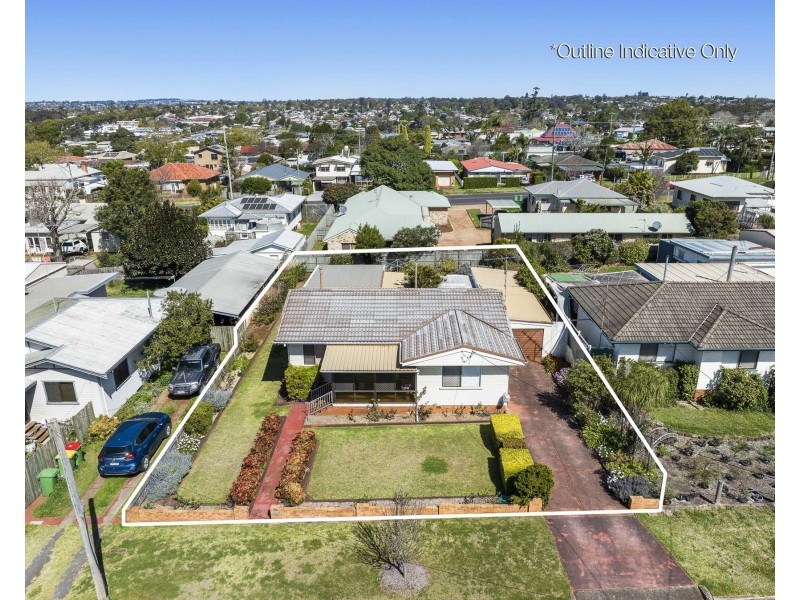 16 Bullock Street, Rockville QLD 4350