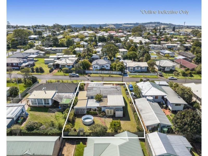 16 Bullock Street, Rockville QLD 4350