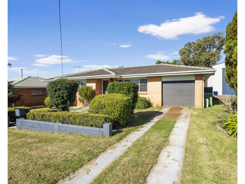 12 Merino Street, Harristown QLD 4350