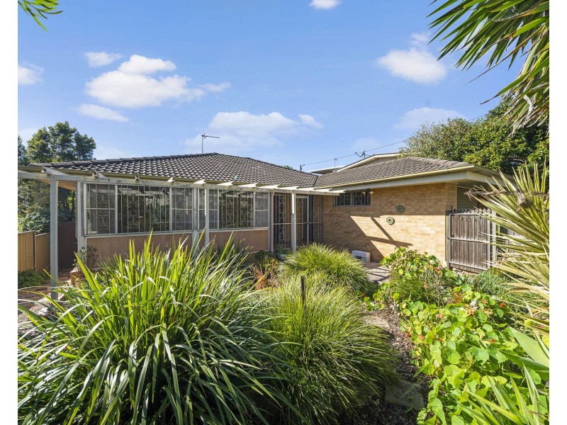 9 Ross Street, Mount Lofty QLD 4350