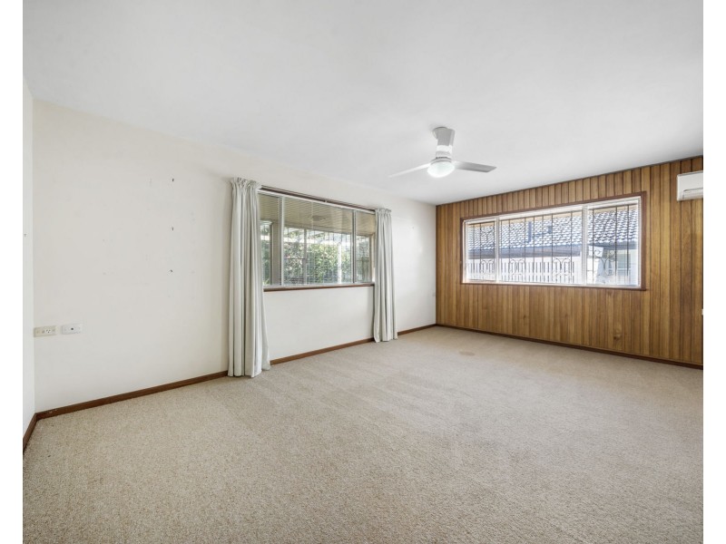 9 Ross Street, Mount Lofty QLD 4350