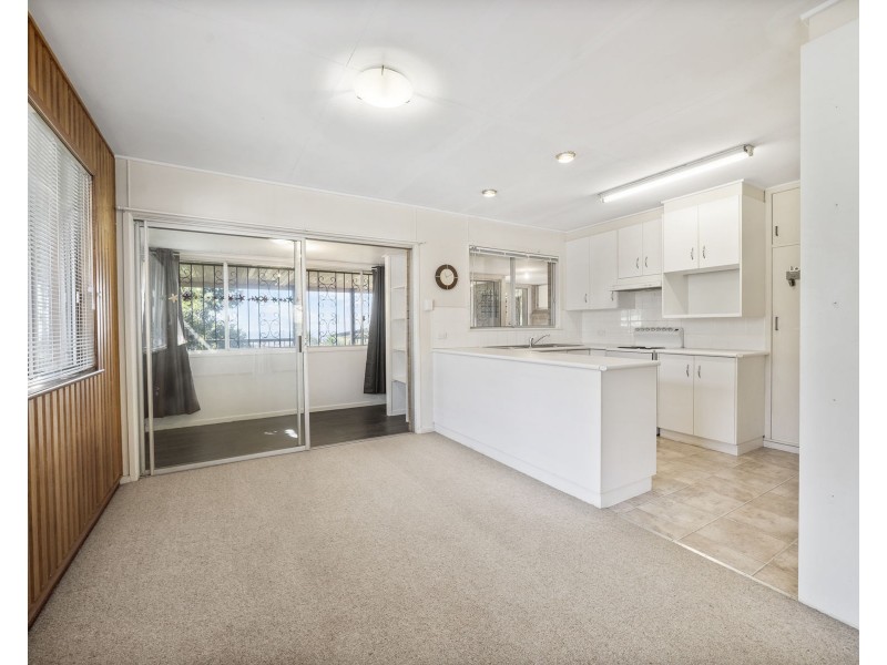 9 Ross Street, Mount Lofty QLD 4350