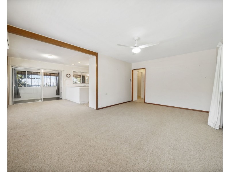 9 Ross Street, Mount Lofty QLD 4350
