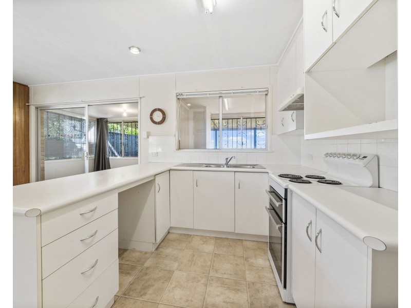 9 Ross Street, Mount Lofty QLD 4350