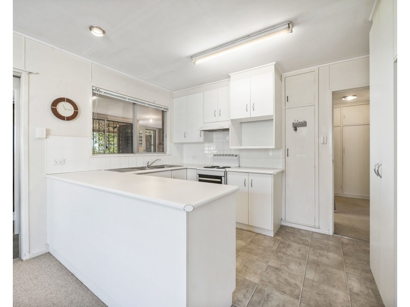 9 Ross Street, Mount Lofty QLD 4350