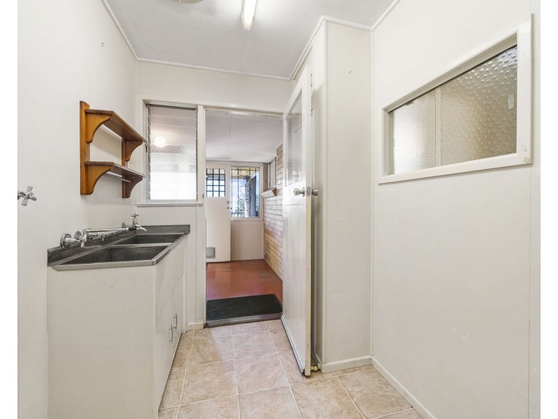 9 Ross Street, Mount Lofty QLD 4350