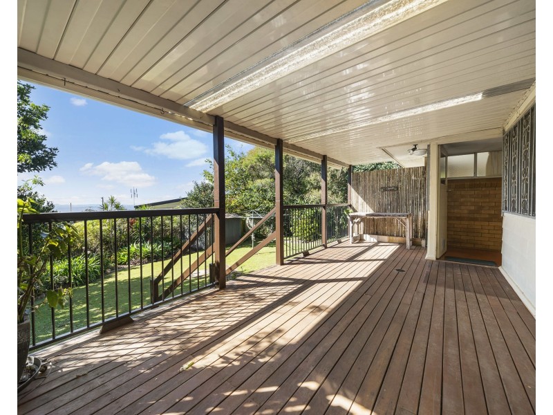 9 Ross Street, Mount Lofty QLD 4350