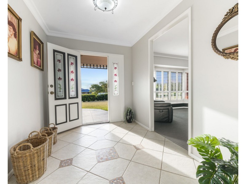 15 Fairview Crescent, Highfields QLD 4352