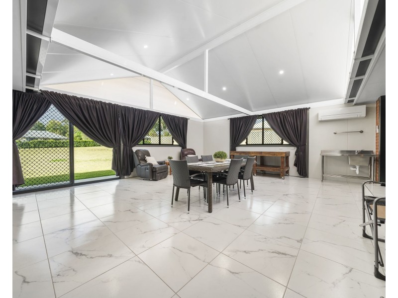 15 Fairview Crescent, Highfields QLD 4352