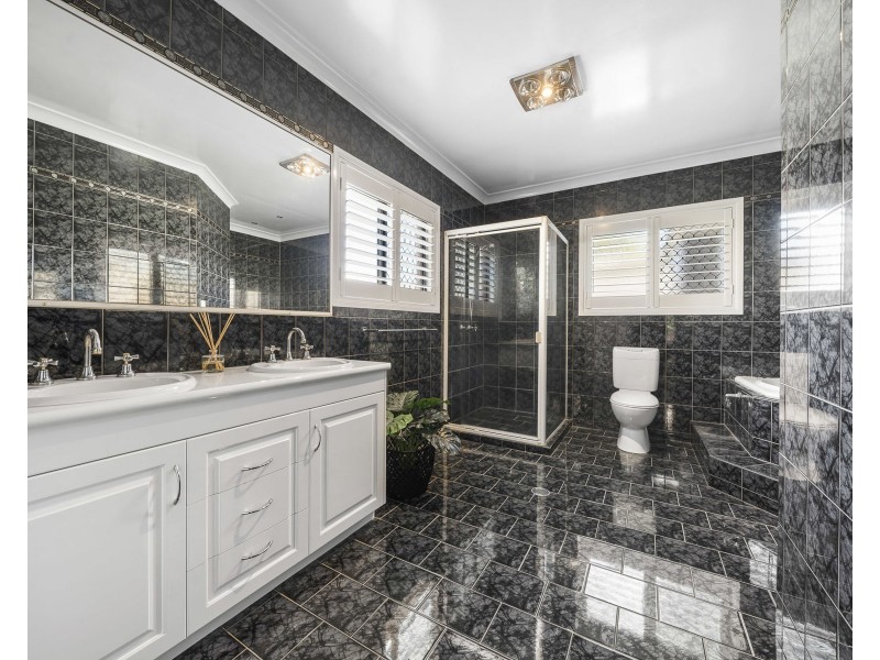 15 Fairview Crescent, Highfields QLD 4352