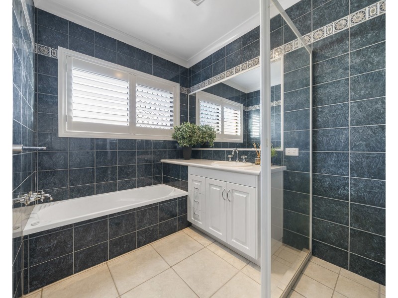 15 Fairview Crescent, Highfields QLD 4352