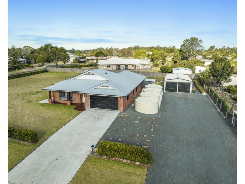 15 Fairview Crescent, Highfields QLD 4352