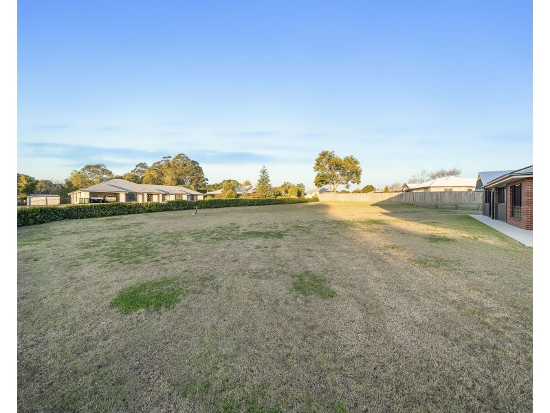 15 Fairview Crescent, Highfields QLD 4352