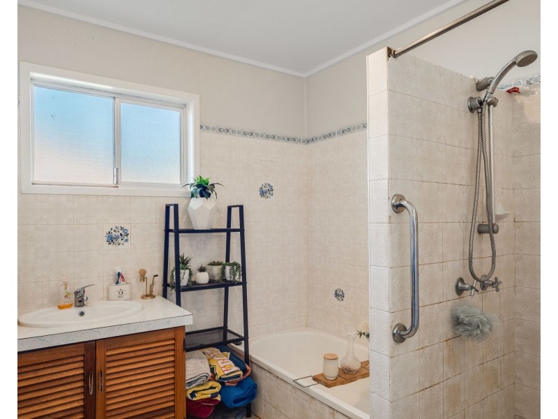 14 Doncaster Street, Newtown QLD 4350