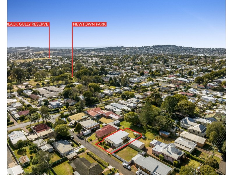 14 Doncaster Street, Newtown QLD 4350