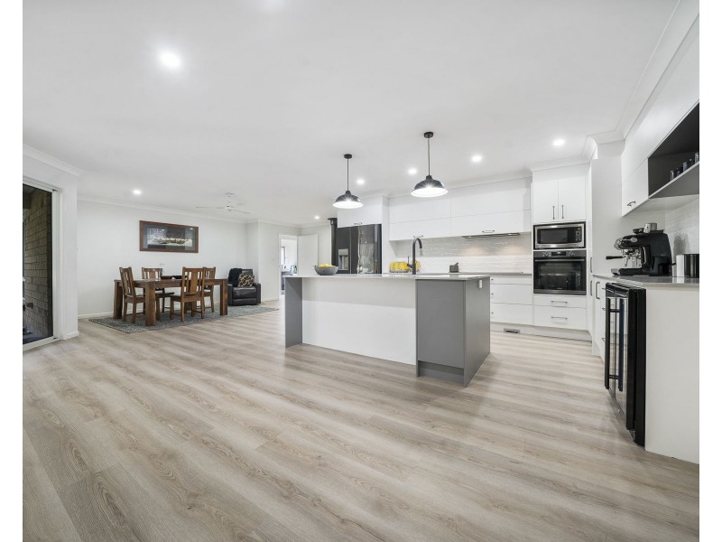 16 Mary Drive, Murphys Creek QLD 4352