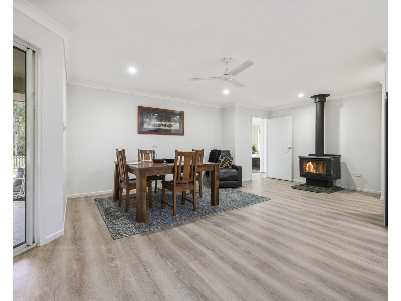 16 Mary Drive, Murphys Creek QLD 4352