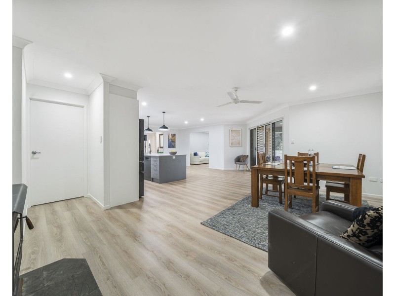16 Mary Drive, Murphys Creek QLD 4352