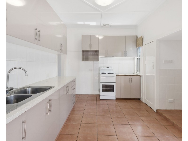 249 West Street, Harristown QLD 4350