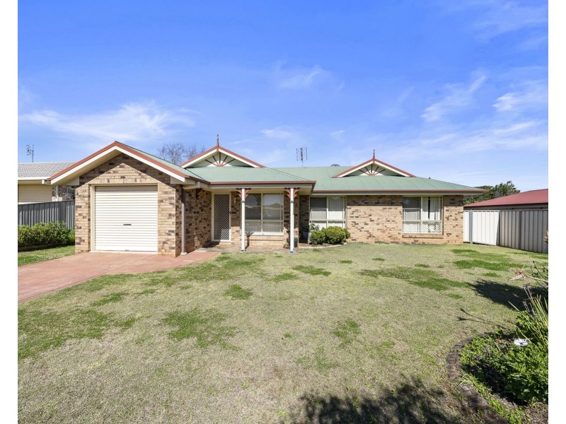8 Alroe Court, Kearneys Spring QLD 4350