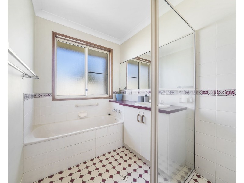 8 Alroe Court, Kearneys Spring QLD 4350